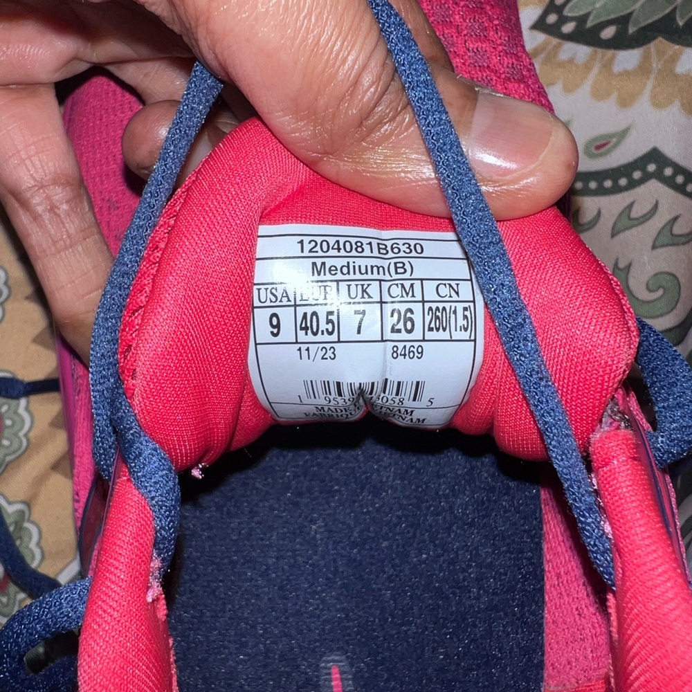Brooks hot pink& blue sneakers